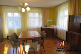 Dom z budynkami gospodarczymi- Karczówka